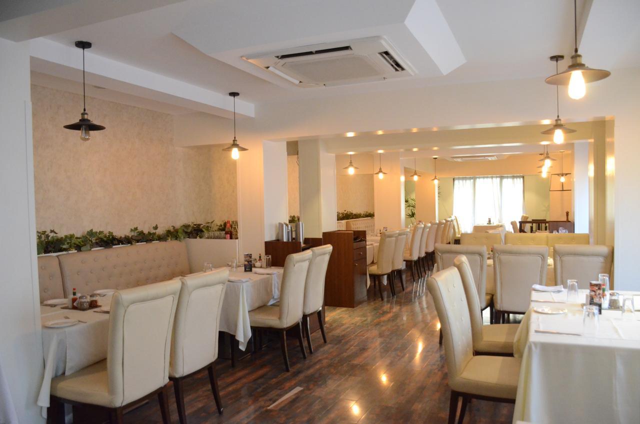Hotel Srimaan Pune Extérieur photo