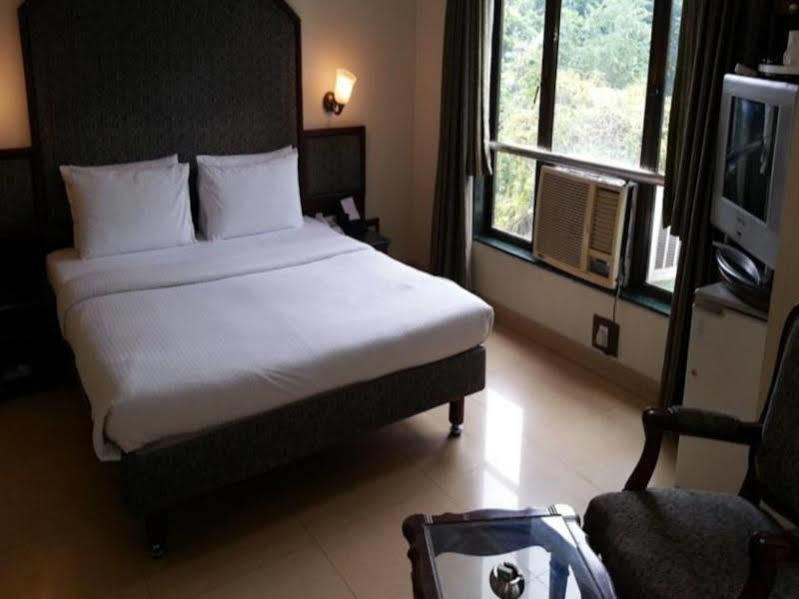 Hotel Srimaan Pune Extérieur photo