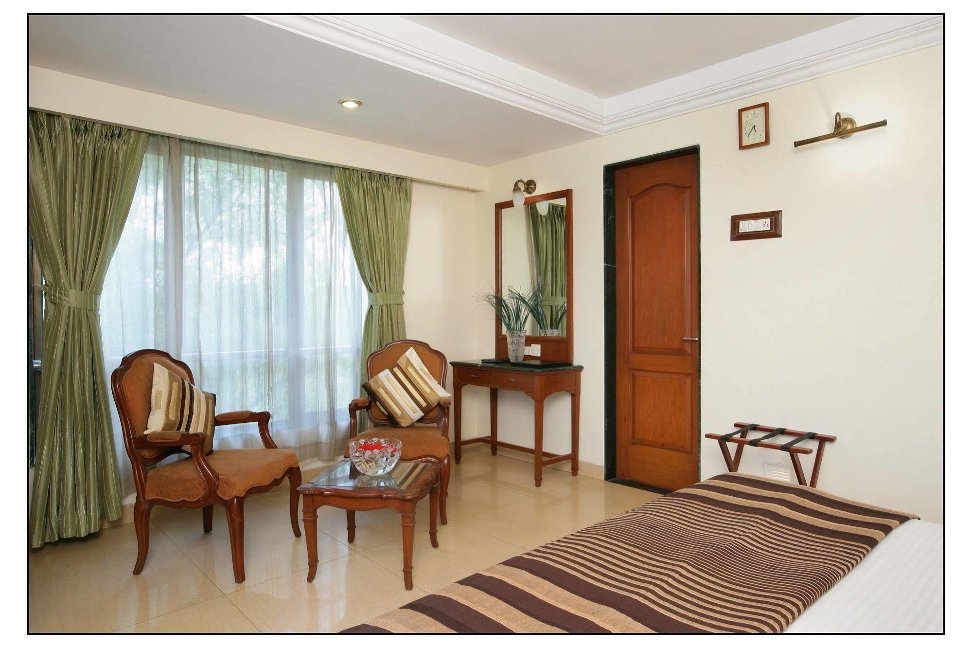 Hotel Srimaan Pune Extérieur photo